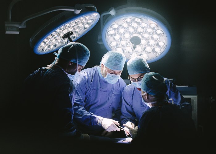 surgery 500×700